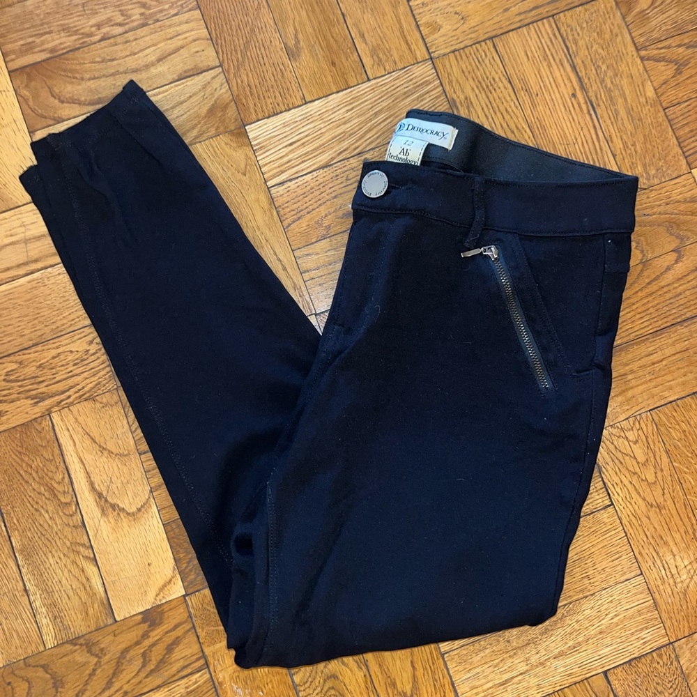 Black leggings with zipper pockets